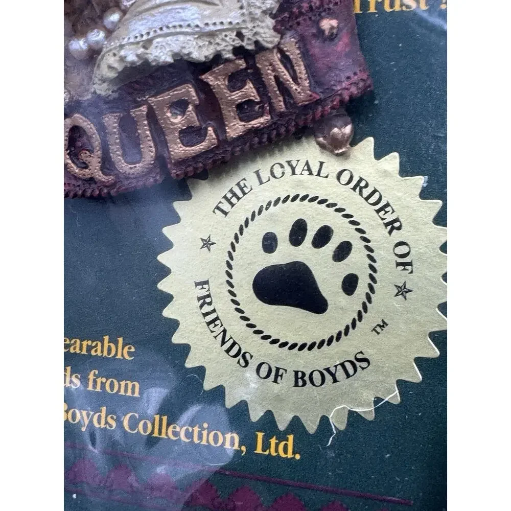 Vintage Boyds Bears BearWear Queen of the Universe Lapel Pin Brooch